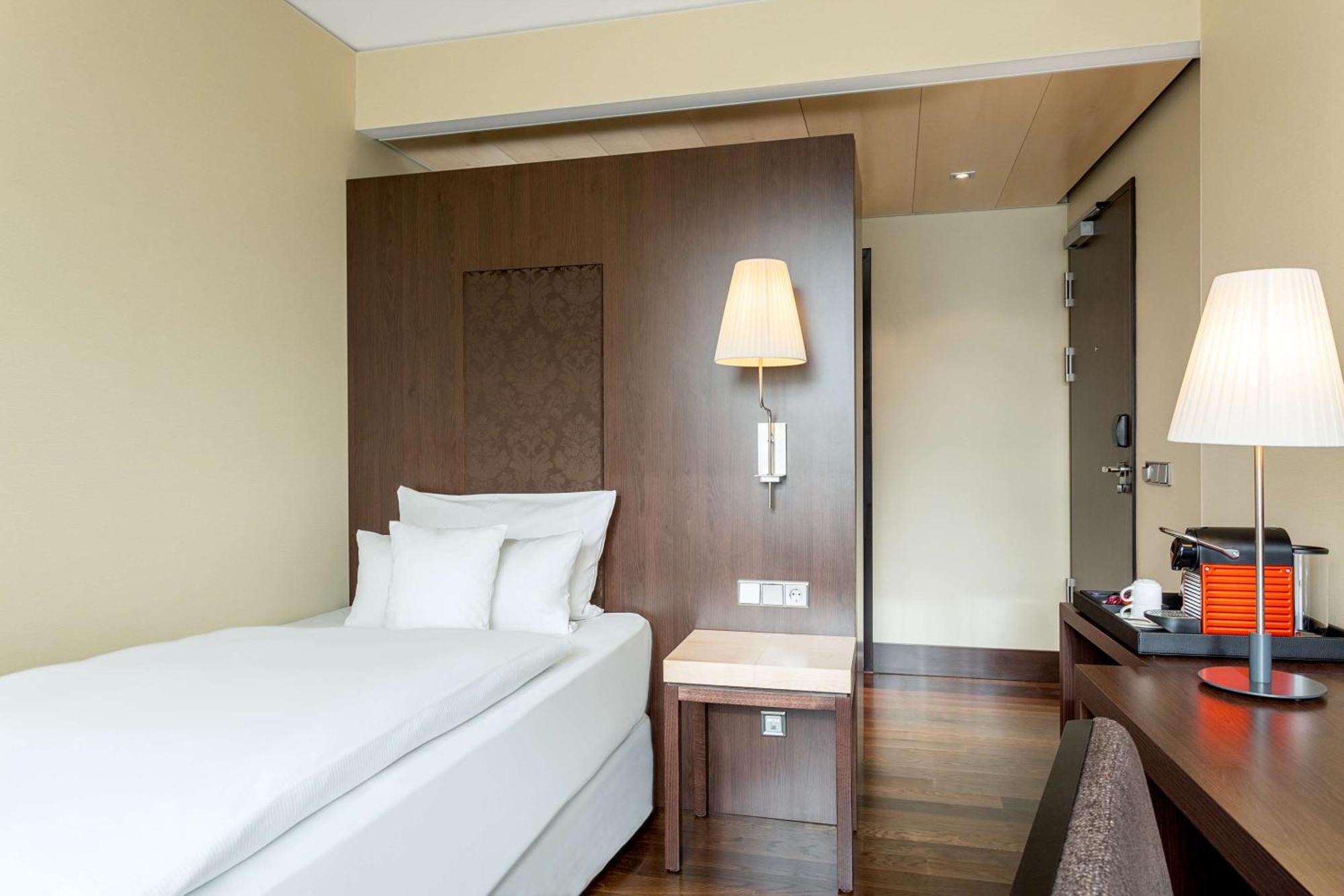 เอ็นเอช คอลเล็คชั่น เดรสเดน อัลท์มาร์ค Hotel ภายนอก รูปภาพ