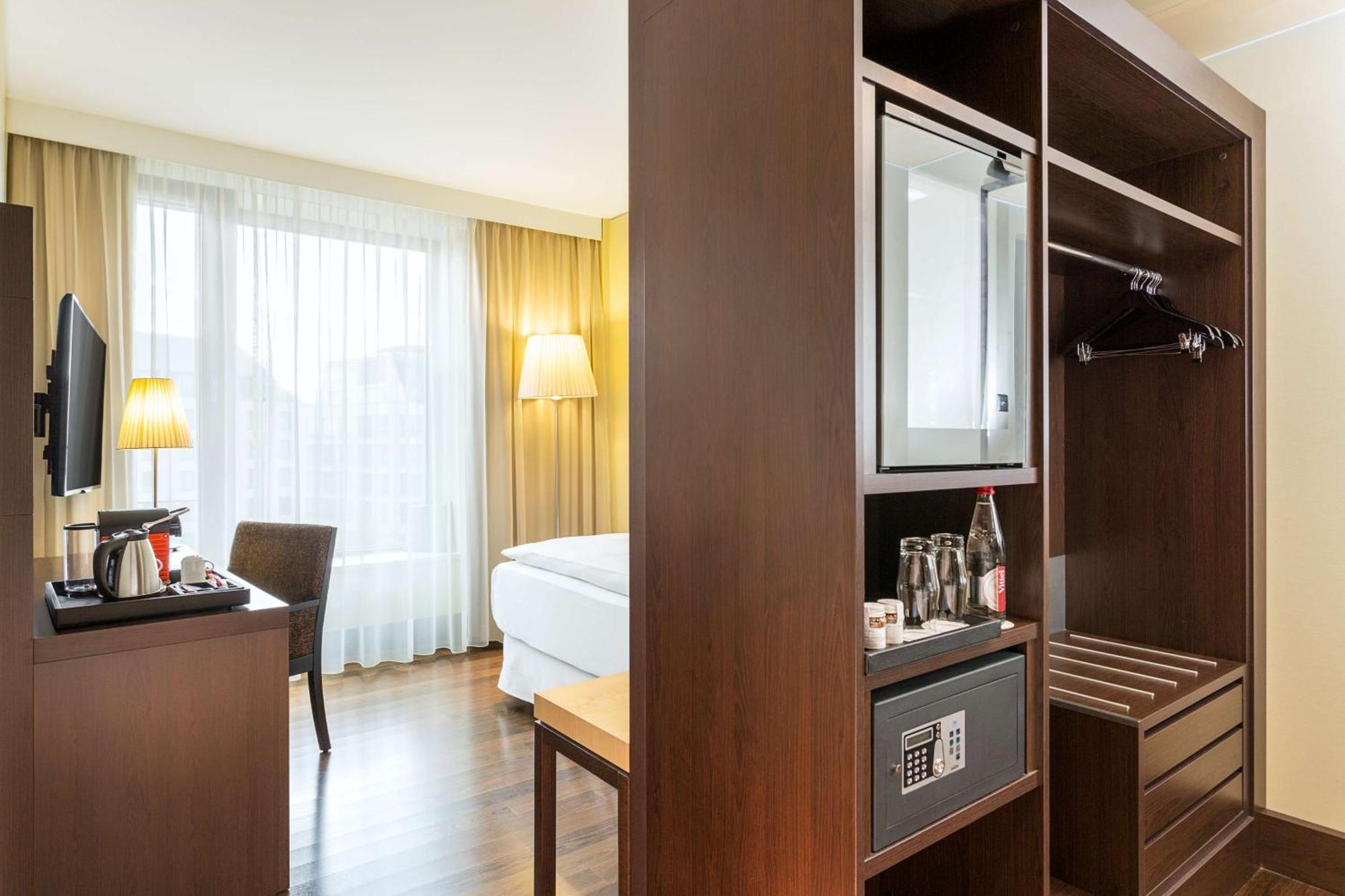 เอ็นเอช คอลเล็คชั่น เดรสเดน อัลท์มาร์ค Hotel ภายนอก รูปภาพ